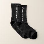 Personalisierte Schwarz-weiße Trauzeugen Hochzeit Socken<br><div class="desc">Monogramm diese schwarzen Socken mit ihrem Namen oder ihrem Titel für die Hochzeit.  Ein lustiger Weg für alle Männer zu spielen.</div>