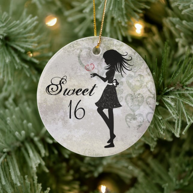 Personalisierte Silhouette Mädchen und Herz Süß 16 Keramik Ornament (Baum)