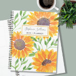 Personalisierte Sonnenblume 2023 Planer<br><div class="desc">Dieser einzigartige Planner ist mit gelben Aquarellblumen geschmückt und die grünen Blätter sind auf weißem Hintergrund gehalten. Einfach mit Ihrem Namen und Jahr anpassbar. Weil wir unsere Kunstwerke erstellen,  werden Sie dieses exakte Bild von anderen Designern nicht finden. Original Wasserfarbe © Michele Davies.</div>