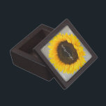 Personalisierte Sonnenblume Schmuckkiste<br><div class="desc">Personalisierte Sonnenblume Geschenk Keepake Trinket Box. Ideal, um all diese kleinen Schätze behalten, oder einen Ort, um Schmuck während der Arbeit behalten.</div>