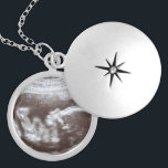 Personalisierte Sonogram-Halskette Versilberte Kette<br><div class="desc">Wenn Sie nicht ziemlich bereit sind,  der Welt zu sagen aber noch zu wollen,  um das "kleine kleine Wunder in nah an Ihrem Herzen den ganzen Tag machen" zu behalten. ….</div>