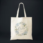 Personalisierte Tasche mit blaublauen Blumensträuß<br><div class="desc">Modernes Brautskript mit Aquarellblumenkranz in staubblauer und schlauer grün,  elegant und romantisch,  großartige personalisierte Brauttote-Tasche für Braut zu sein,  großartige Brautparty Geschenke,  um das Wesentliche für den Hochzeitstag zu speichern.</div>