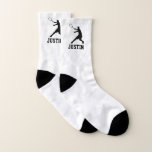 Personalisierte Tennissocken für Spieler oder Trai Socken<br><div class="desc">Personalisierte Tennissocken für Spieler oder Trainer. Individuelle Sportsocken für Damen und Kinder (Junge oder Mädchen). Coole Bekleidung für Bruder, Ehemann, Sohn, Freund, Chef, Vater etc. in kleinen und großen Größen erhältlich. Silhouette mit personalisierbarem Namen, Monogramm-Initialen oder Slogan. Einzigartige Geschenkideen zum Geburtstag für ihn und sie. Auch schön als Geschenk für...</div>