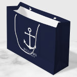 Personalisierte Trauzeuge der Nautischen Marine Große Geschenktüte<br><div class="desc">Moderne Minimalistische Nautical Navy Blue Anchor Personalisierte Trauzeugen Gift Bag mit weißem Anker und personalisierten Trauzeuge-Namen mit dem Titel in weiß modernen Sans Serif Schriftart Stil auf marineblau Hintergrund. Auch perfekt für Trauzeuge,  Brautvater,  Ringträger,  Trauzeugin,  Blume Mädchen,  Brautmutter und mehr.</div>
