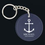 Personalisierte Trauzeuge der Nautischen Marine Schlüsselanhänger<br><div class="desc">Nautical Personalisiert Trauzeugen Geschenk Dieses Design bietet einen weißen Anker und den Namen des personalisierten Trauzeugen mit dem Titel in der weißen klassischen Serif-Schriftart-Stil auf marineblau Hintergrund. Auch perfekt für Trauzeuge,  Brautvater und mehr.</div>