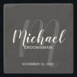 Personalisierte Trauzeugen für Schwarze Schrift Steinuntersetzer<br><div class="desc">Fügen Sie Ihrer Hochzeit eine persönliche Touch mit personalisierten Trauzeugen Stein Untersetzer. Dieser Untersetzer zeichnet sich durch den Namen personalisierter Trauzeugen im modernen, weißen Skript-Schriftart-Stil und Monogramm in hellgrauem, modernen Script-Schriftart-Stil als Hintergrund mit Titel und Hochzeitdatum in weiß modernen Sans Serif Schriftart Stil auf schwarzem Hintergrund. Auch perfekt für Trauzeuge,...</div>