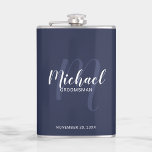 Personalisierte Trauzeugen mit modernen Skripten Flachmann<br><div class="desc">Fügen Sie Ihrer Hochzeit eine persönliche Touch mit personalisierten Trauzeugen Flasche. Dieser Fass zeigt den Namen der personalisierten Trauzeugen im modernen, weißen Script-Schriftart Stil und Monogramm in hellblau modernen Drehbuch-Schriftart Stil als Hintergrund mit Titel und Hochzeitdatum in weiß modernen Sans Serif Schriftart Stil auf marineblau Hintergrund. Auch perfekt für Trauzeuge,...</div>