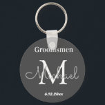 personalisierte Trauzeugen Schwarz-weiß Schlüsselanhänger<br><div class="desc">elegante moderne personalisierte Trauzeuge schwarz,  kundenspezifisch</div>