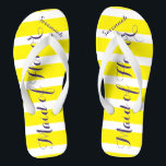Personalisierte Trauzeugin Lila Gelb, Farbe Flip Flops<br><div class="desc">Muster für gelbe und Lila Pflaumenmuster - Ändern Sie die Farbe,  indem Sie auf Anpassen klicken. Und sagen Sie alles,  was Sie gewollt haben. Machen Sie diese eine Art Flip Flops,  die Ihre Nachricht auf ihnen haben. Sei das Gerede vom Strand!</div>