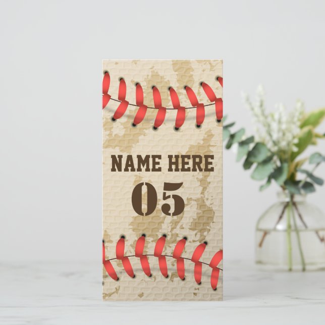 Personalisierte Vintage Baseballnummer Retro (Stehend Vorderseite)