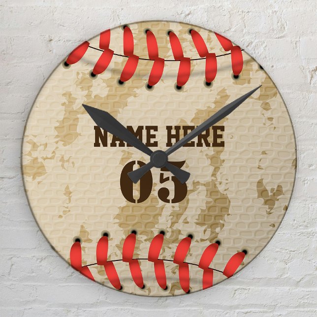 Personalisierte Vintage Baseballnummer Retro Runde Wanduhr (Von Creator hochgeladen)