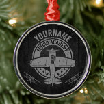 Personalisierte Vintage Flugzeugpilotenakademie Ornament Aus Metall<br><div class="desc">Personalisiertes Vintages Flugzeug Pilot Retro Flight School - mit altmodischem Flugzeug mit Imitat Metall Hintergrund. Passen Sie Ihren Namen oder Ihren benutzerdefinierten Text an!</div>