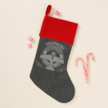 Personalisierte Vintage Flugzeugpilotenakademie Weihnachtsstrumpf<br><div class="desc">Personalisiertes Vintages Flugzeug Pilot Retro Flight School - mit altmodischem Flugzeug mit Imitat Metall Hintergrund. Passen Sie Ihren Namen oder Ihren benutzerdefinierten Text an!</div>