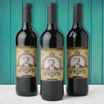 Personalisierte Vintage Fotovorlage zum 60. Geburt Weinetikett<br><div class="desc">Markieren Sie einen besondere Anlass mit diesem einzigartigen Vintagen Vorlagenweinetikett! Dieses Vintage Weinetikett mit klassischem Schwarz-Weiß-Foto und eigenem personalisierten Foto ist perfekt für eine 60-jährige Jubiläumsfeier. Ändern Sie den Text, laden Sie Ihr Lieblings-Foto hoch und zeigen Sie Ihrem Liebsten, wie besonders sie sind. Sehen Sie sich noch mehr Möglichkeiten an...</div>
