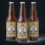 Personalisierte Vintage Fotovorlage zum 70. Geburt Bierflaschenetikett<br><div class="desc">Vintager Retro-Meilenstein der 70. Geburtstagsparty bietet Bieretiketten. Elegante Geburtstagsgeschenke. Legen Sie Ihr eigenes Foto ein. Vorlage so leicht personalisiert. Beachten Sie,  dass das Foto die gleichen Farben hat wie Sie. Das Design ist auch mit anderen altersbedingten Meilensteinen erhältlich. Auch passende Party-Vorräte (Banner,  Plakate,  Teller,  Servietten usw.) sind erhältlich.</div>