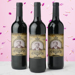 Personalisierte Vintage Fotovorlage zum 70. Geburt Weinetikett<br><div class="desc">Feiern Sie Ihren Lieben zum 70. Geburtstag mit diesem bezaubernden personalisierten Vintagen Foto-Label. Ideal für eine Flasche Lieblingswein, kann dieses Etikett auf jedes Foto, das Sie möchten, angepasst werden. Klicken Sie, um weitere Optionen zu sehen und um den 70. Geburtstag Ihres Liebsten zu einem zu machen, an den Sie sich...</div>