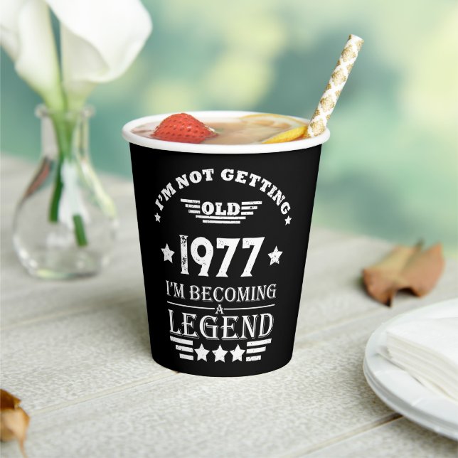 Personalisierte Vintage Geburtstagsgeschenke weiß Pappbecher (In Situ)