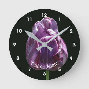 Personalisierte violette Tulpenblume  Runde Wanduhr
