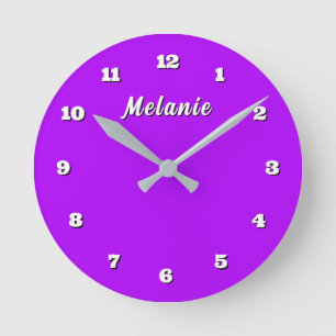 Personalisierte violette Wanduhr mit individuellem