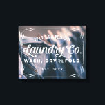 Personalisierte Wäscherei Aqua Wäscherei Co Wash T Leinwanddruck<br><div class="desc">Halten Sie dieses personalisierte Foto Leinwand Schild in Ihrem Waschraum und bringen Sie ein wenig von der rustikalen Bauernhaus-Atmosphäre in Ihre Wohngestaltung. Verwenden Sie die Optionen, die Sie anpassen können, um durch das Ändern von Schriftart und des Hintergrundbildes eine echte solche zu erstellen. Foto von Bruno Nascimento zu Unsplash</div>
