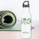 Personalisierte Wasserfarbenwelt Edelstahlflasche<br><div class="desc">Diese personalisierte Wasserflasche ist mit Aquarellgrün und stilvoller Schrifttyp dekoriert. Einfach anpassbar. Original Wasserfarbe © Michele Davies.</div>
