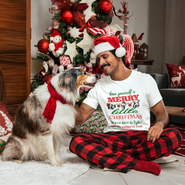 Personalisierte Weihnachten Pandas T-Shirt (Von Creator hochgeladen)