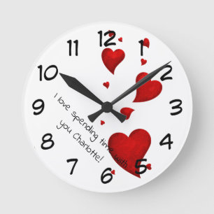 Personalisierte Weine Sticken mit Herzen Runde Wanduhr
