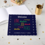 Personalisierte WELCOME LIEBE JOACE Jüdisch Gästebuch<br><div class="desc">Behalt die Erinnerungen Deiner besonderen Ansammlungen lebendig, indem du die Gedanken deiner Gäste in diesem dezent stilvollen, dunkelblauen und grauen Gästebuch sammelst. Der Platzhaltertext ist anpassbar, sodass Sie die Beschreibung z.B. in Ihren Familiennamen ändern können. Die Worte LIEBE JOY PEACE sind auch auf Hebräisch geschrieben (und farbkodiert). Geeignet für Hanukkah,...</div>