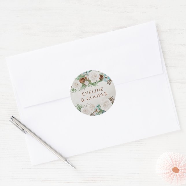 Personalisierte Winterrosen und Kiefernkone Runder Aufkleber (Umschlag)