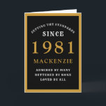 Personalisierter 40. Geburtstag 1981 Black Gold Ch Karte<br><div class="desc">40. Geburtstagskarte aus Schwarz und Gold für die geborenen Leute im Jahre 1981. Passen Sie den Text einfach auf die Vorderseite und das Innere dieser Geburtstagskarte mit der Vorlage. Ein Teil der festgelegten Standards Palette der Grußkarten.</div>