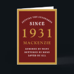 Personalisierter 90. Geburtstag 1931 Red Gold Chic Karte<br><div class="desc">90. Geburtstagskarte Rot und Gold Geburtstagskarte für die besonderen Menschen geboren 1931. Passen Sie den Text einfach auf die Vorderseite und das Innere dieser Geburtstagskarte mit der Vorlage. Ein Teil der festgelegten Standards Palette der Grußkarten.</div>