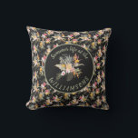 Personalisierter Ananas-Hibiskus tropischer Schwar Kissen<br><div class="desc">Diese Kissen mit Ananas,  exotischen Blume in Rosa und Weiß,  gelben Lilien,  Palmblättern und tropischem Blattwerk auf schwarzem Hintergrund sind für Sie persönlich. Wählen Sie aus 2 Größen,  um die Innendekoration im Sommer zu unterstreichen. (Sie können auch Polyester für den Innengebrauch auswählen.) PASSENDE Artikel in unserem Geschäft.</div>