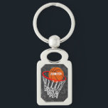 Personalisierter Basketball und Hoop Schlüsselanhänger<br><div class="desc">Personalisiertes Basketball- und Hobbydesign auf einem dunkelgrauen und hellgrauen Chalkboard-Designhintergrund mit einem Basketballmuster. Passen Sie einfach den Namen an, um den Namen des Basketballfans, des Basketballspielers oder des Basketballtrainers hinzuzufügen. Ideal auch für Netballspieler! Wir freuen uns über Ihre Wünsche. Bitte kontaktieren Sie uns vor dem Kauf über unseren Geschenkartikelladen. Wir...</div>