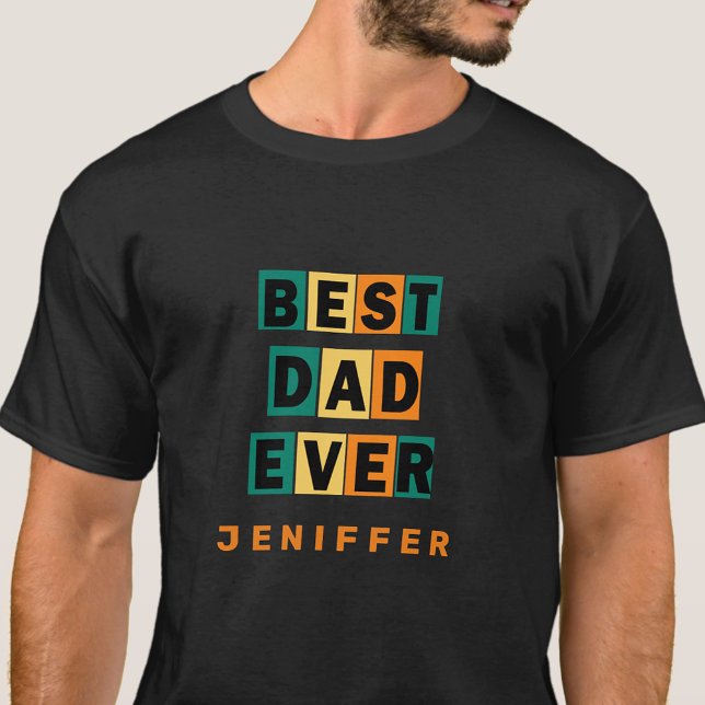Personalisierter bester Vater je farbiger Text T-Shirt (Von Creator hochgeladen)