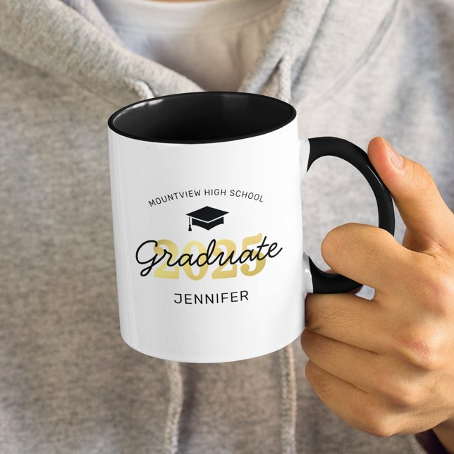 Personalisierter Black Gold Graduate 2025 Tasse (Von Creator hochgeladen)