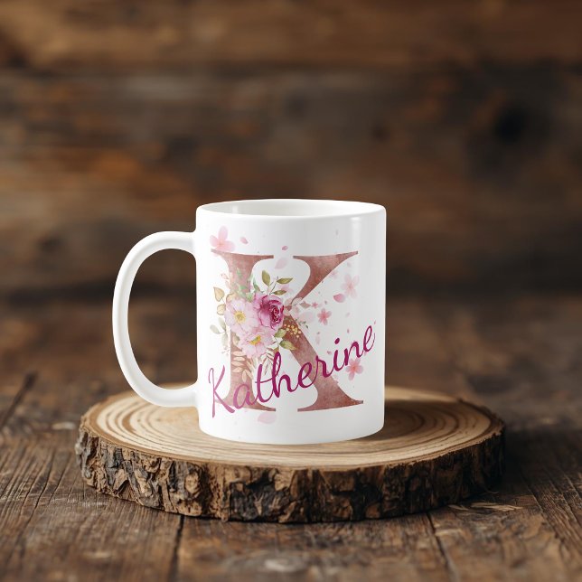 Personalisierter Blumeninitial-Becher – Buchstabe  Kaffeetasse (Von Creator hochgeladen)