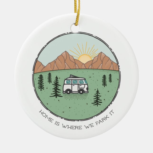 Personalisierter Camper Van Outdoor Trip Year Revi Keramik Ornament (Vorne)