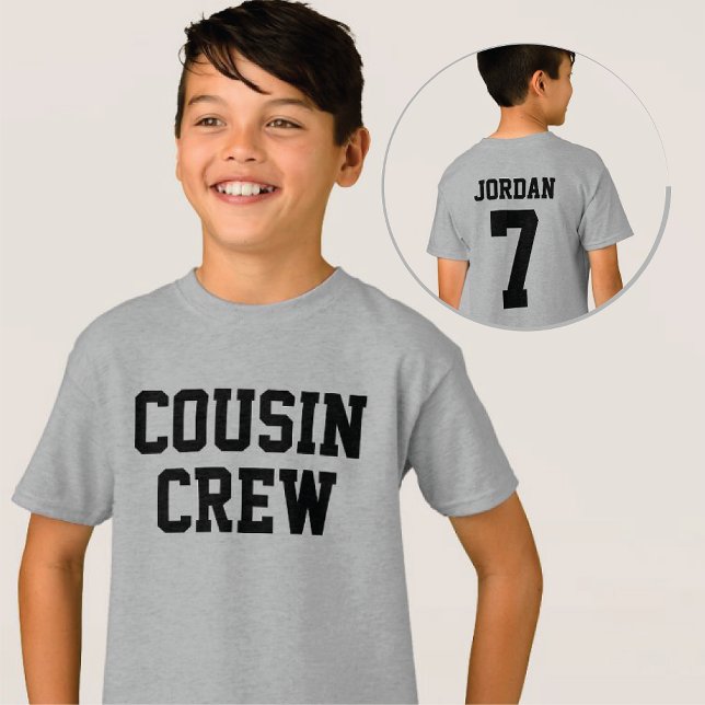 Personalisierter Cousin Crew Sporty Style T-Shirt (Von Creator hochgeladen)