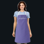 Personalisierter, eleganter Schriftname Violett Schürze<br><div class="desc">Erleben Sie Ihre nächste Veranstaltung, ob es sich um eine botanische Sukkulentwerkstatt oder eine Kochschule handelt, mit der Personalisierten Elegant Script Name Violet Adult Schürze. Diese atemberaubenden Schürze in einem wunderschönen Schatten lila (violetter) Farben werden Ihren Gästen einen bleibenden Eindruck verließe und ihnen ein ganz besonderes Gefühl geben. Das Highlight...</div>