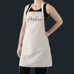 Personalisierter, eleganter Skriptname, weich beig Schürze<br><div class="desc">Hosten Sie eine botanische, erfolgreiche Werkstatt? Wie wär's mit einem Kochkurs? Geben Sie Ihren Gästen personalisierte, beige Schürze mit einem eleganten Schriftart-Skript, das sie sicherlich begeistern wird. Lassen Sie sich von diesem raffinierten Geschenk erzählen. Tipp: Um die langen Swashes am Ende behalten, werden die kleinen Quadrate am Ende und vor...</div>