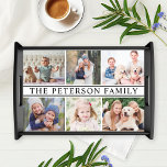 Personalisierter Familienname FotoCollage Serviertablett<br><div class="desc">Personalisieren Sie dieses elegante Serviertablett mit einer Collage von Größe (6) Ihrer Lieblings-Fotos - vier horizontale Bilder und zwei quadratische Bilder. Im Mittelpunkt des Designs steht der Nachname Ihrer Familie in einem großen Serif-Schriftart mit einem schlichten und stilvollen Rahmen aus horizontalen Streifen. Die klassischen Schwarz-Weiß-Farben lassen sich über Personalize /...</div>