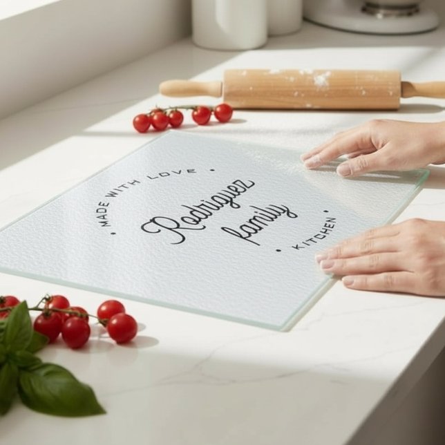 Personalisierter Familienname KITCHEN CHIC Schneidebrett (Simple, chic personalized family glass cutting board )