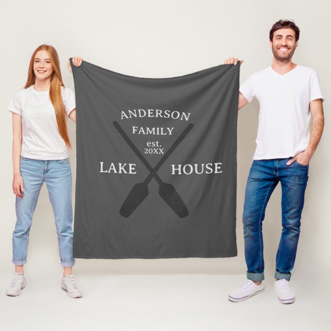 Personalisierter Familienname Lake House Fleecedecke (Beispiel)