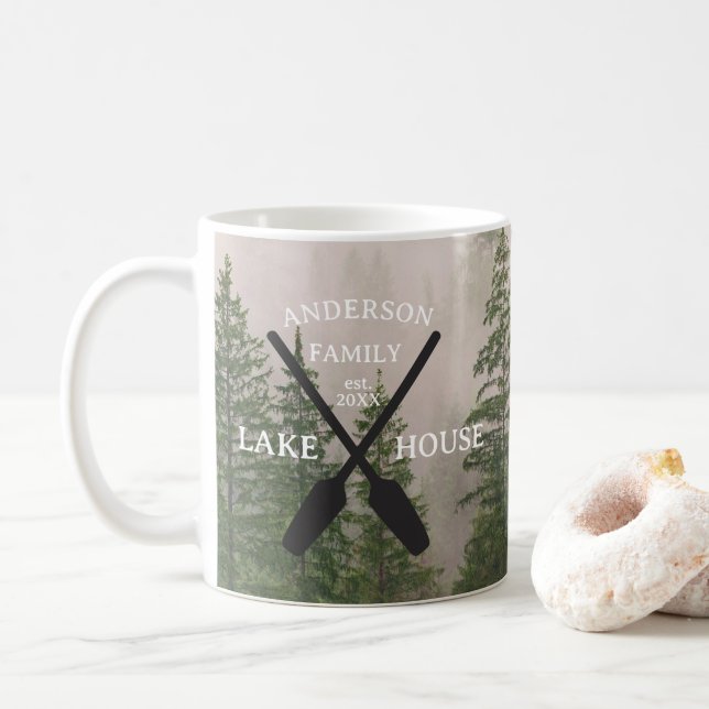 Personalisierter Familienname Lake House Kaffeetasse (Mit Donut)