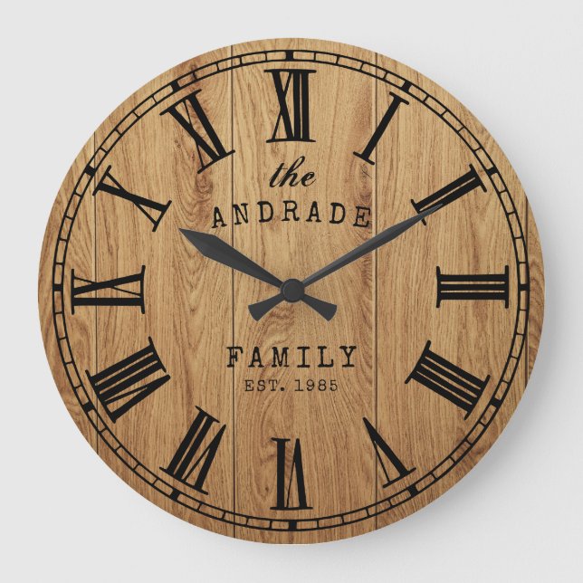 Personalisierter Familienname Rustikales Bauernhau Große Wanduhr (Vorderseite)