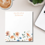 Personalisierter floraler Editor Notizblock<br><div class="desc">Fügen Sie Ihren Noten eine persönliche Touch mit diesem wunderschön gestalteten personalisierten Blumenkommentar hinzu, das mit Ihrem Namen und jedem beliebigen Text, den Sie wählen, individuell angepasst werden kann! Dieses Notizblock mit einer hübschen Blumendecke bringt Eleganz in den Alltag, Erinnerungen oder Botschaften. Dieses einzigartige Design lasse Ihnen, Ihren Schreibtisch mit...</div>