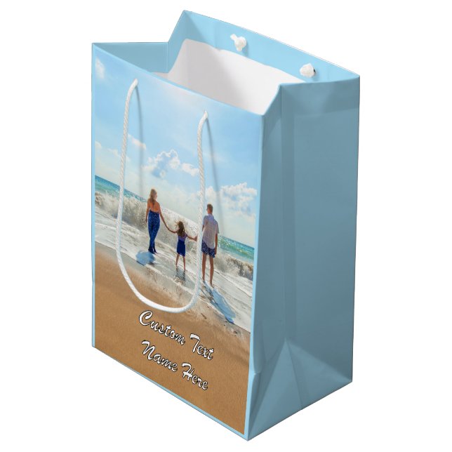 Personalisierter Foto-Geschenkbeutel mit benutzerd Mittlere Geschenktüte (Vorderseite Schrägansicht)