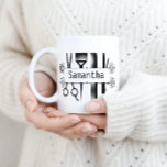 Personalisierter Friseur der Stylistischen Schere Kaffeetasse<br><div class="desc">Dieses Design wurde durch digitale Kunst erstellt und kann personalisiert werden, indem Sie auf den Knopf Anpassen klicken und die Farbe ändern, einen Namen, Initialen oder Ihre Lieblingssprache hinzufügen. Kontaktieren Sie mich unter colorflowcreations@gmail.com , wenn Sie dieses Design für ein anderes Produkt haben möchten. Kaufen Sie meine originale abstrakte Acrylmalerei...</div>