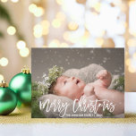 Personalisierter Frohe Weihnachtsgrüße| FOTO hinzu Feiertagspostkarte<br><div class="desc">Senden Sie diese schönen Postkarten an Ihre Freunde und Familie.  Schönes modernes Drehbuch mit MERRY CHRISTMAS in Weiß mit IHREM FOTO.  Ideal für den ERSTEN CHRISTMAS des Babys.  Auf der Rückseite der Karte können Sie Text hinzufügen.</div>