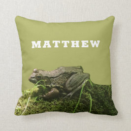 Personalisierter Frosch auf einem Mossy Rock Foto  Kissen